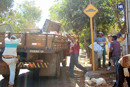 ARRASTÃO CONTRA A DENGUE REMOVE CINCO CAMINHÕES DE ENTULHO